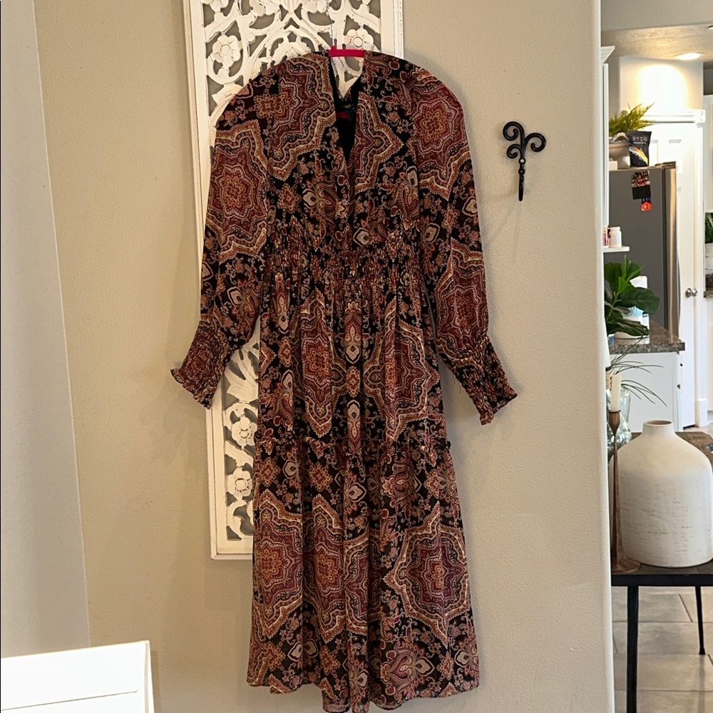 Just...Taylor Black and Brown Paisley Long Sleeve Dress